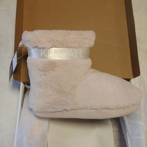 Kendall & Kylie Shoes - New Kendall & Kylie Slippers
